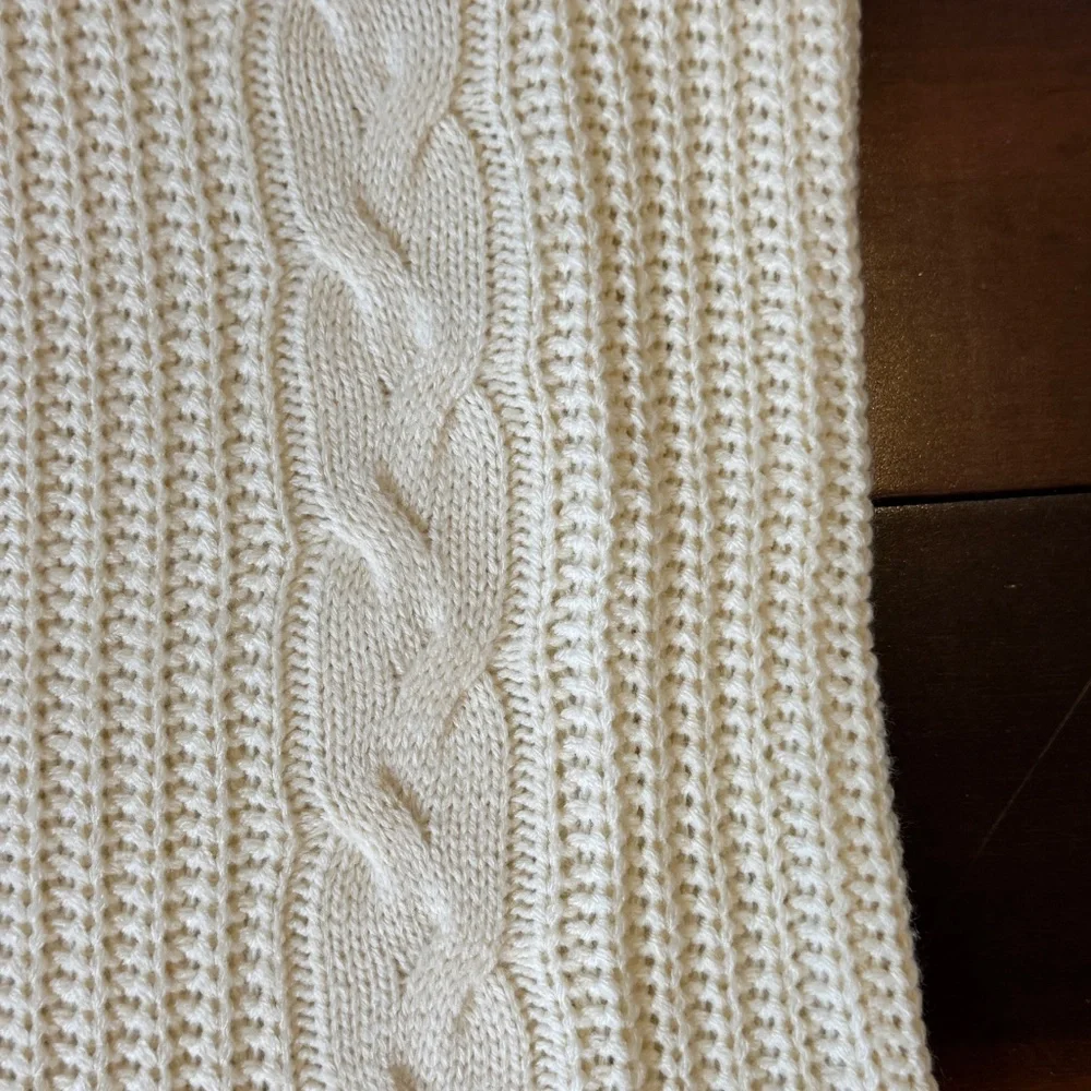 IVORY LONG SLEEVE KNIT SWEATER